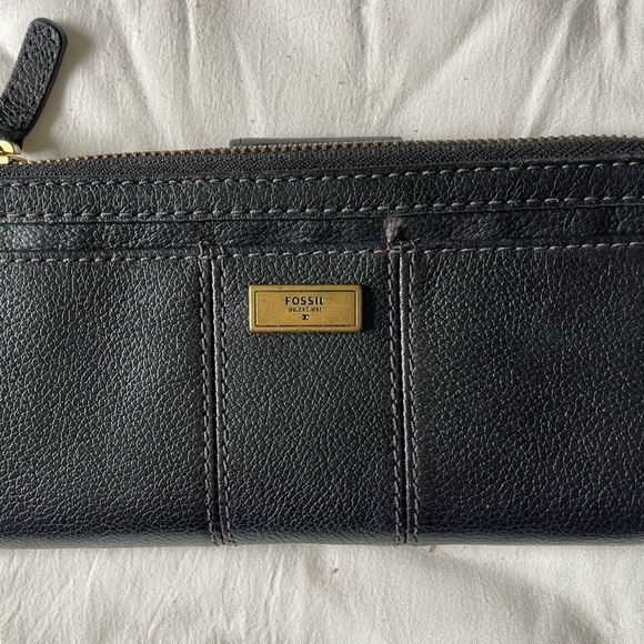 Black Fossil Wallet - Picture 2 of 3
